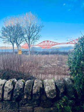 3 Bedroom harbourside apartment, Queensferry, 10 miles from Edinburgh